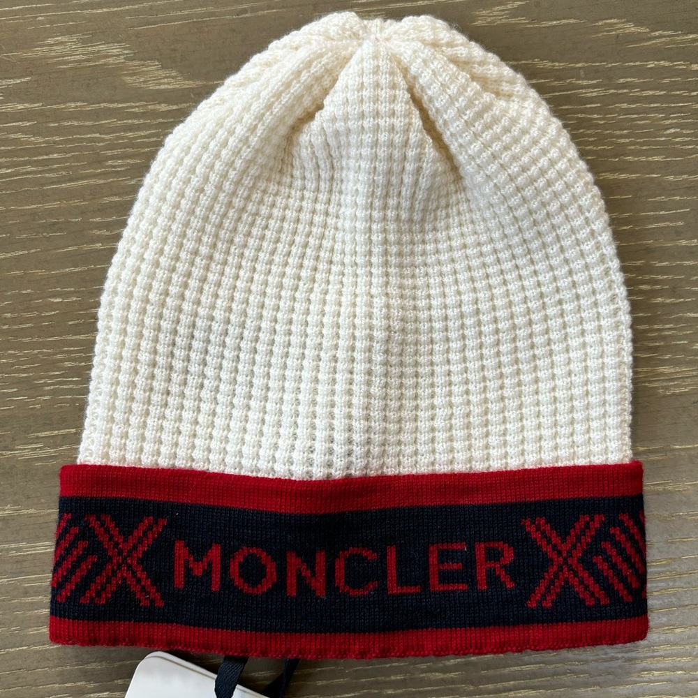 MONCLER-Infant Wool Knit Beanie in White with Navy and Red in size xs